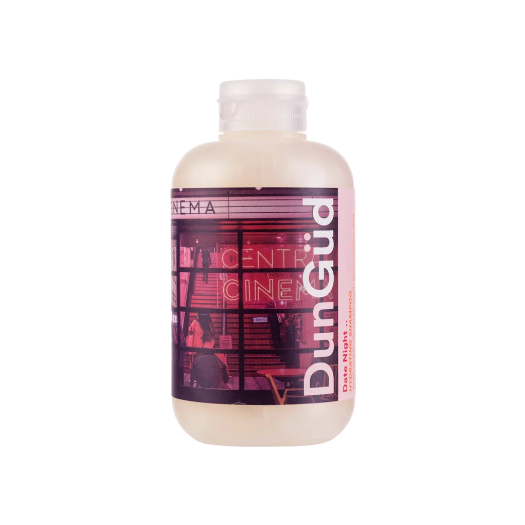 Fles hydraterende DunGüd Date Night shampoo met een etiket waarop een bioscoopscène staat afgebeeld.