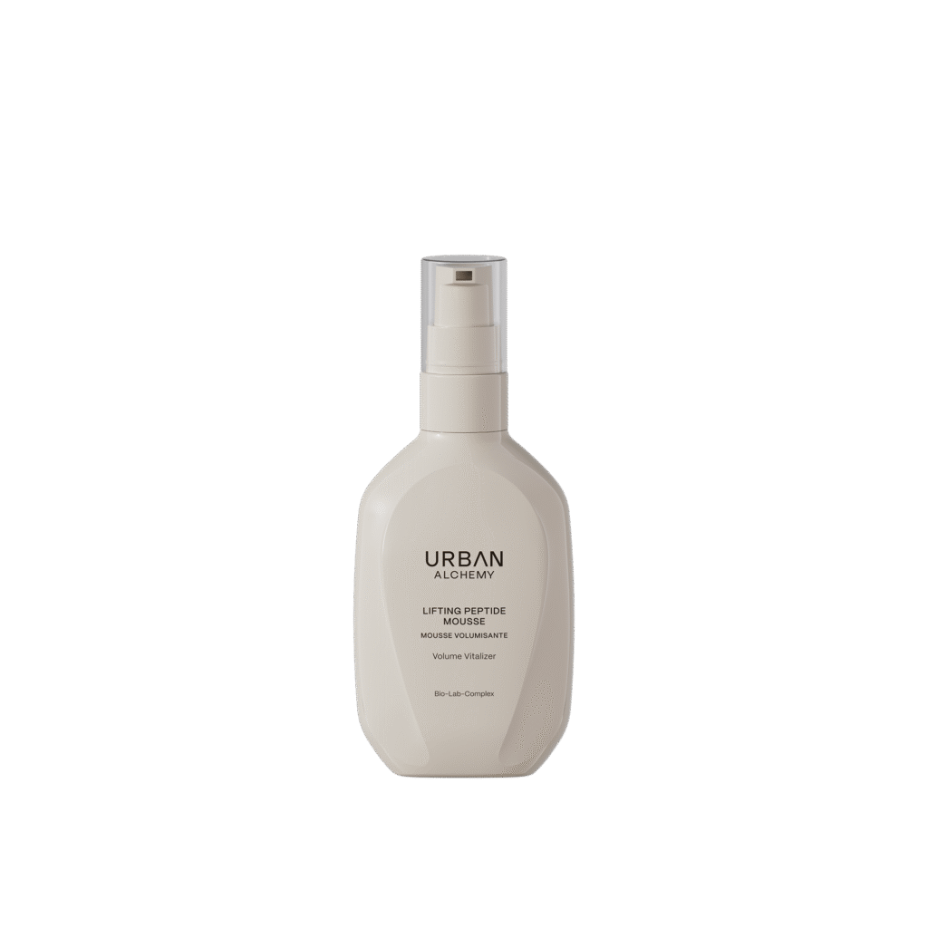 Beige fles Urban Alchemy Lifting Peptide Mousse met pompflacon en minimalistisch design.